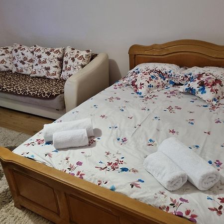 Appartamento Garsoniera Emilia Câmpulung Moldovenesc Esterno foto