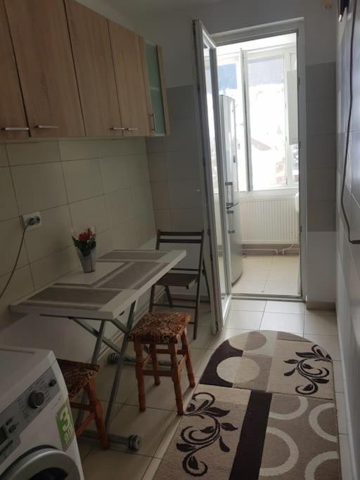 Appartamento Garsoniera Emilia Câmpulung Moldovenesc Esterno foto